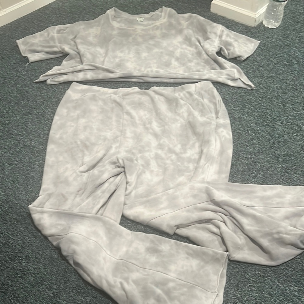 Aerie gray tie dye lounge set - crop top short sleeve sweatshirt and sweatpants
